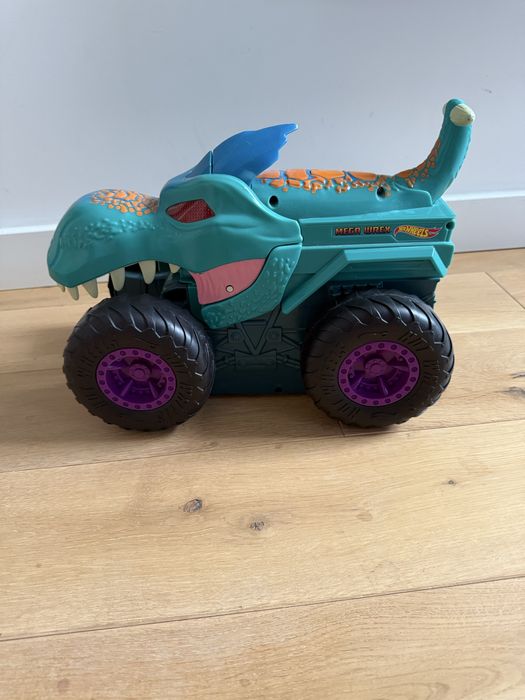 Samochód hotwheels mega wrex