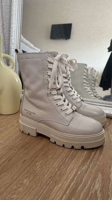 Жіночі черевики tommy hilfiger на осінь