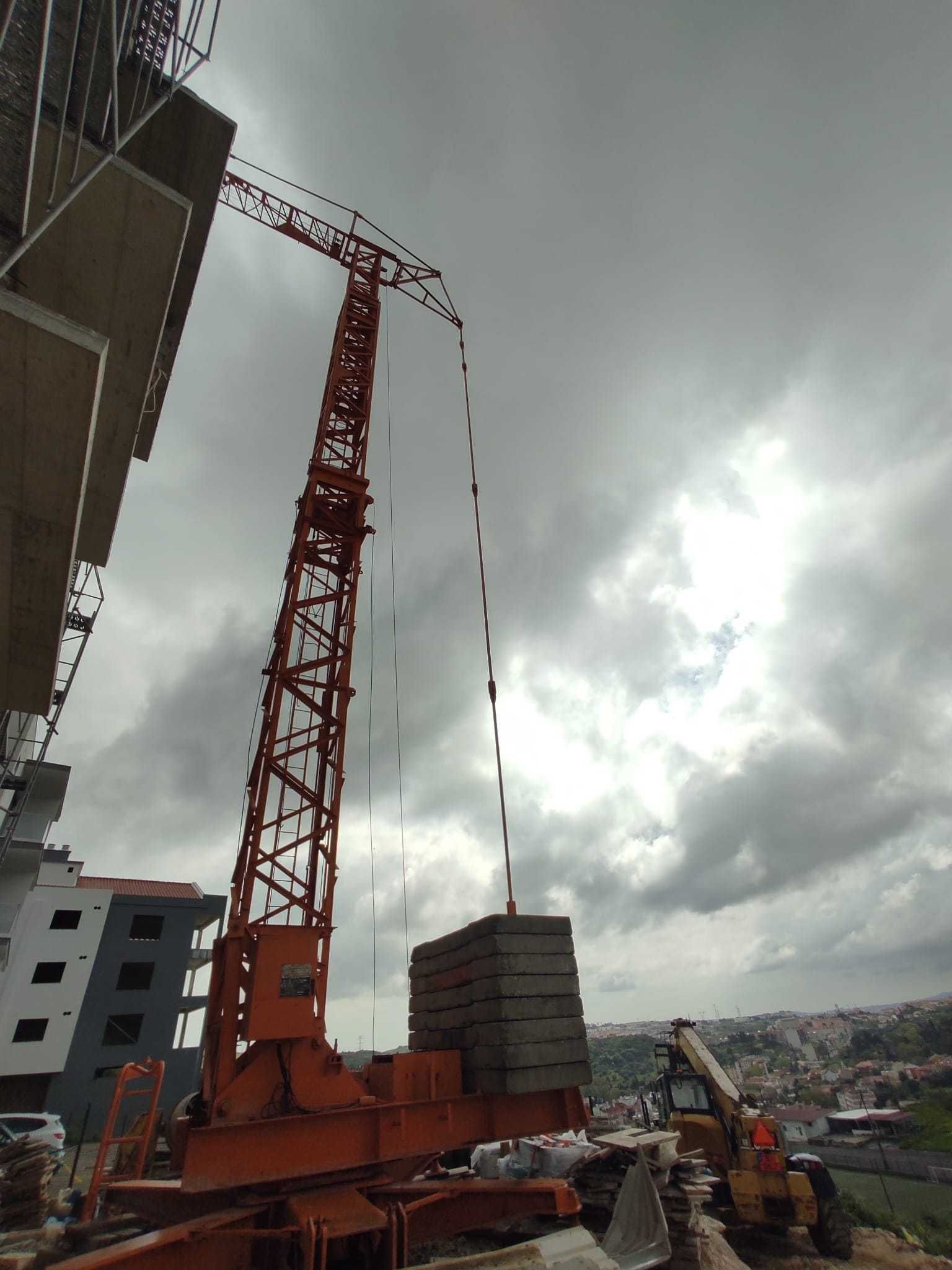 Grua Cadillon Automontante 25mts x 27mts