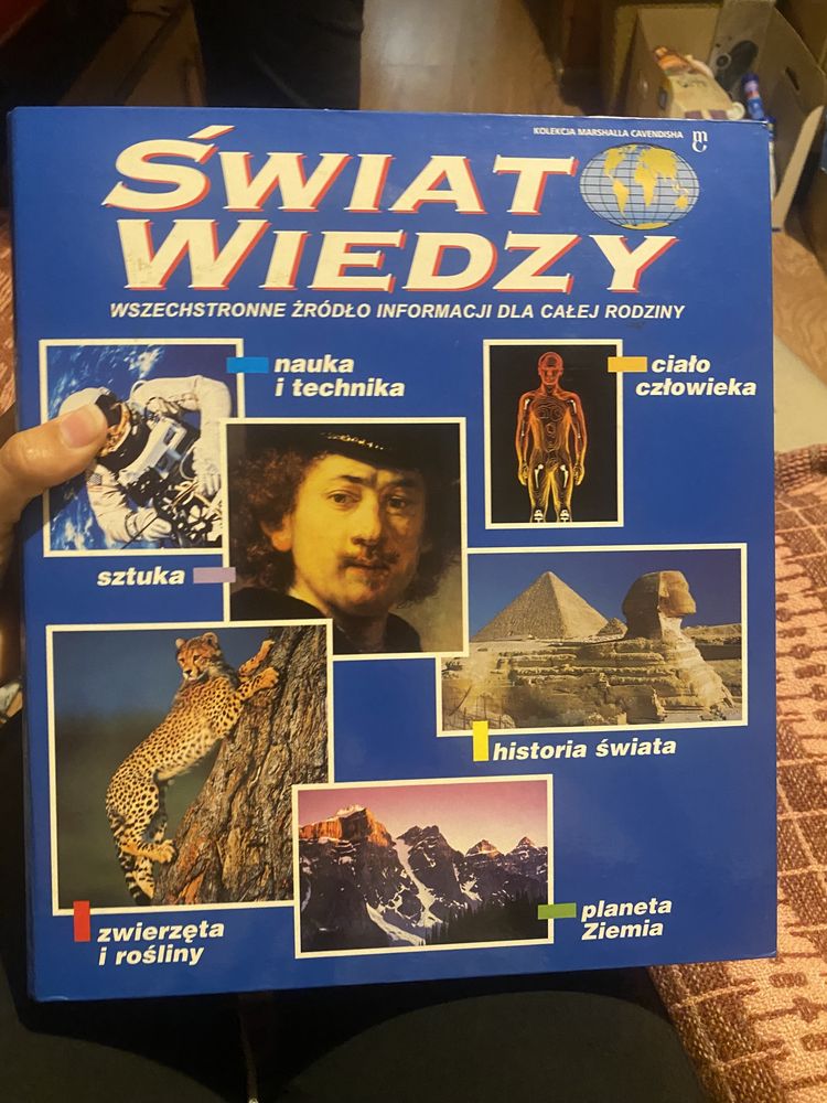 Świat wiedzy segregator z materiałami