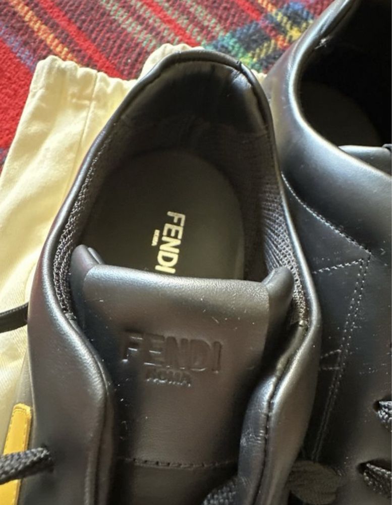 Fendi tenis em couro