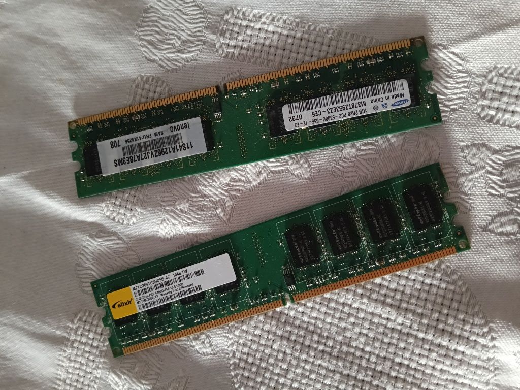 2 Placas de memória RAM 1G e 2G