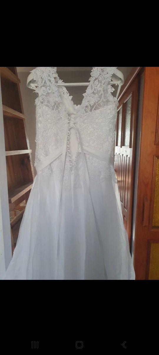 Piekna suknia ślubna