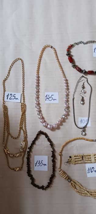 З натуральних камінців біжутерія