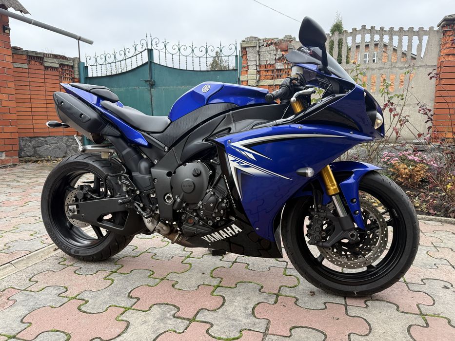 Yamaha R1 crossplane розмитнена