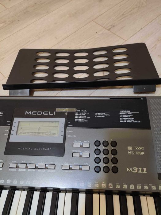 Синтезатор Medeli M311 з динамічною клавіатурою