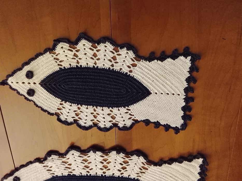 Conjunto de três naperons em crochê feitos á mão