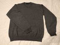 Szary sweter z dekoltem w serek - 48 -