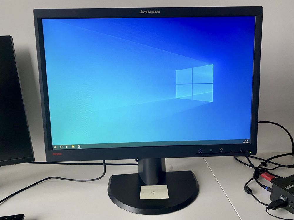 Monitor Lenovo 7 sztuk/pojedyncze - L2240pwD / L1951pwD