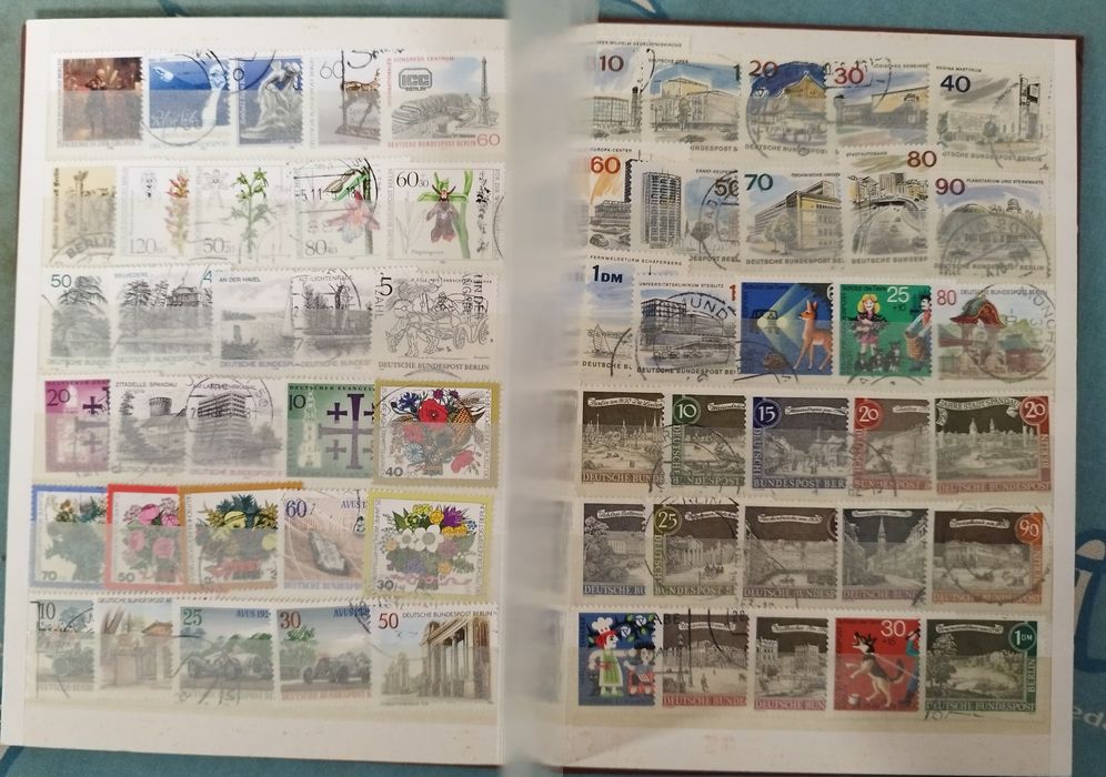 Classificador com 359 selos diferentes Berlim Ocidental