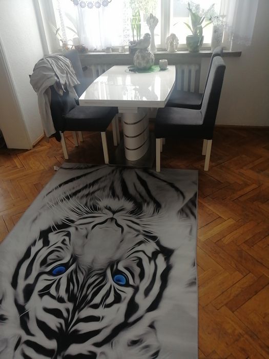 Dywan z motywem zwierzęcym.