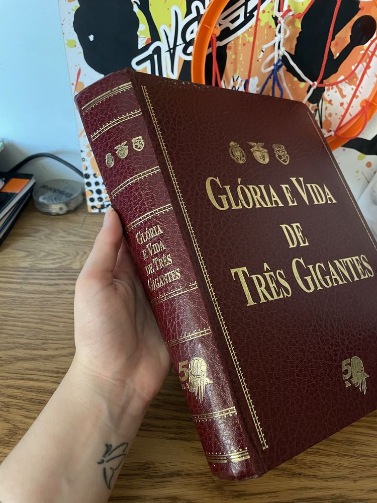 Livro Gloria e Vida de tres gigantes