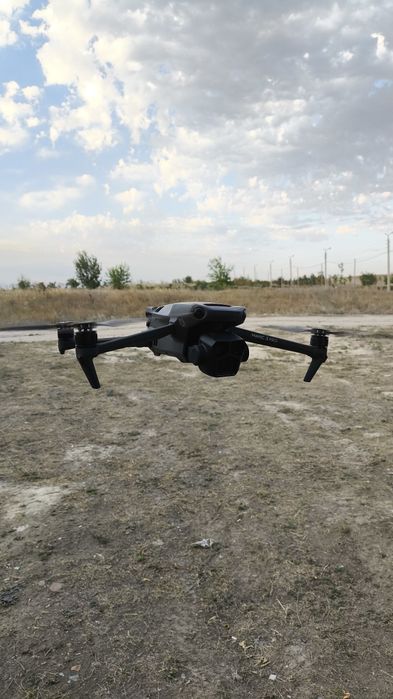Дрон DJI Mavic 3 Pro квадрокоптер drone Mavik