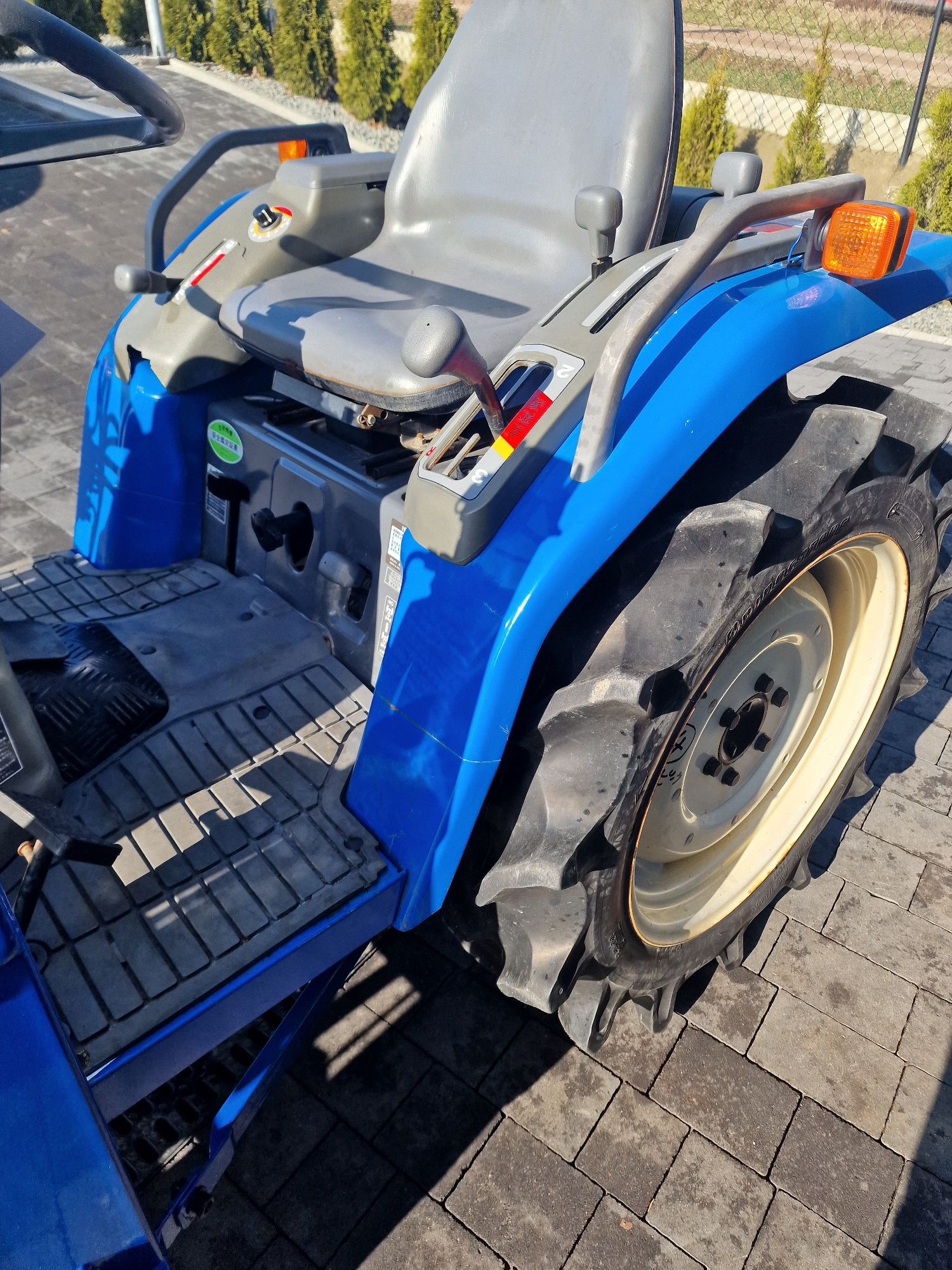 Mini Traktor iseki 19KM ładowacz czołowy,4x4