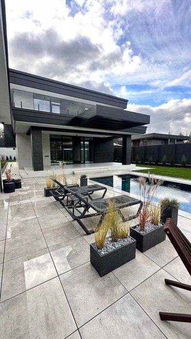 Просторий і стильний будинок в Ходосівці.