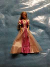 Barbie com vestido rosa