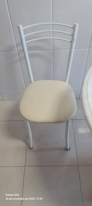 Mesa de cozinha  e cadeiras