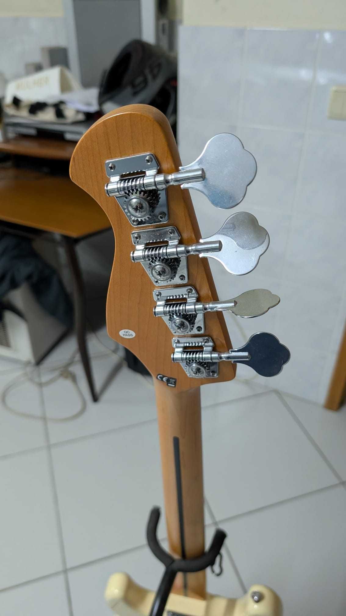 Baixo Harley Benton PJ-74, como novo