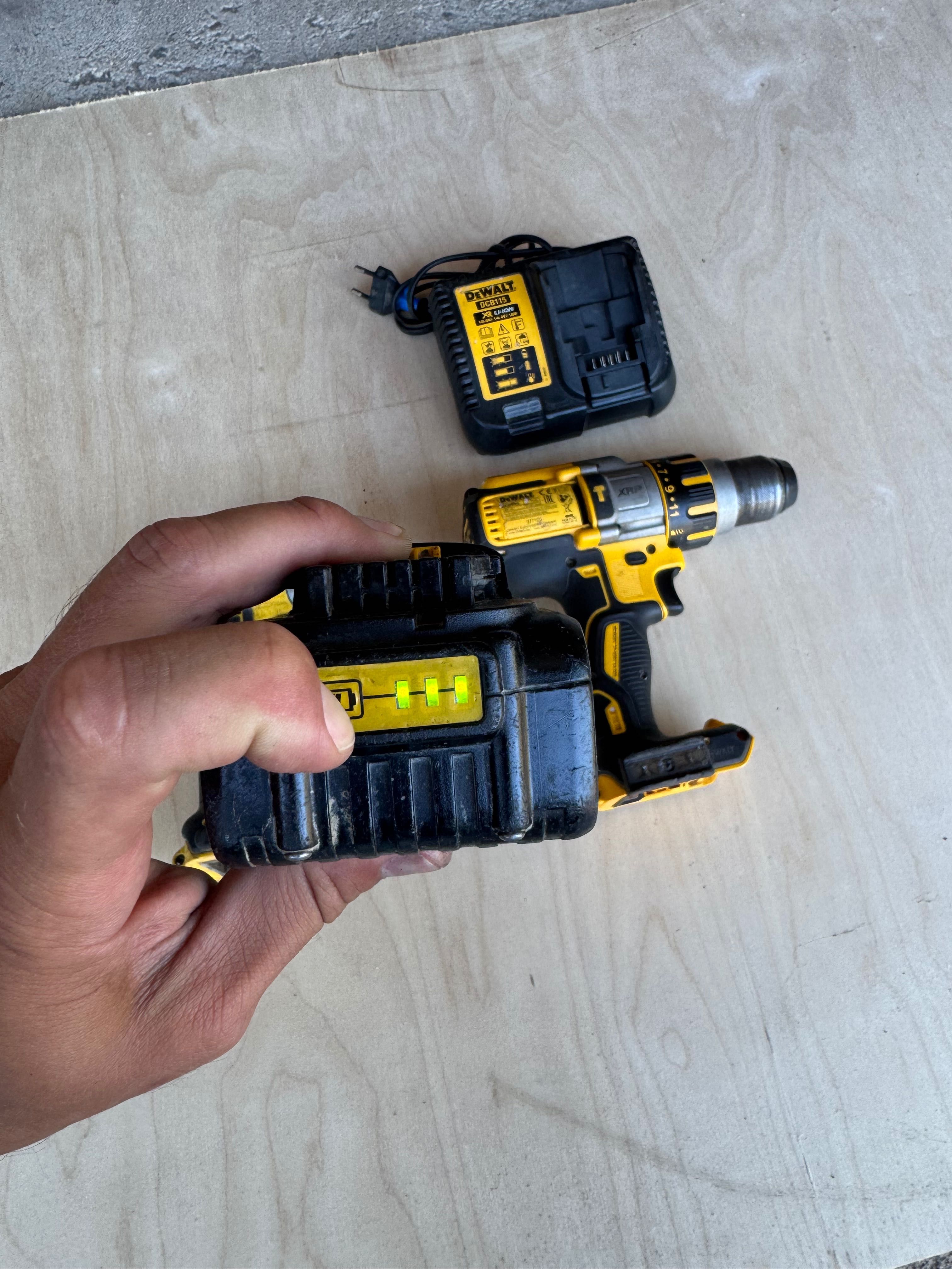 Zestaw DEWALT XR DCB 115 DCF 787 DCD995