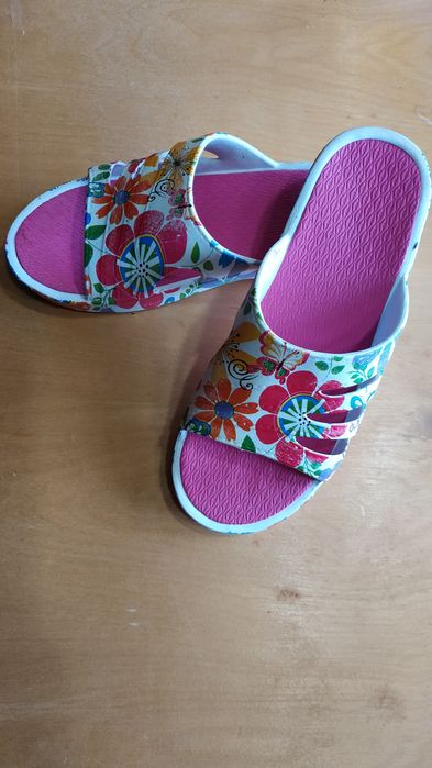 Босоніжки жіночі