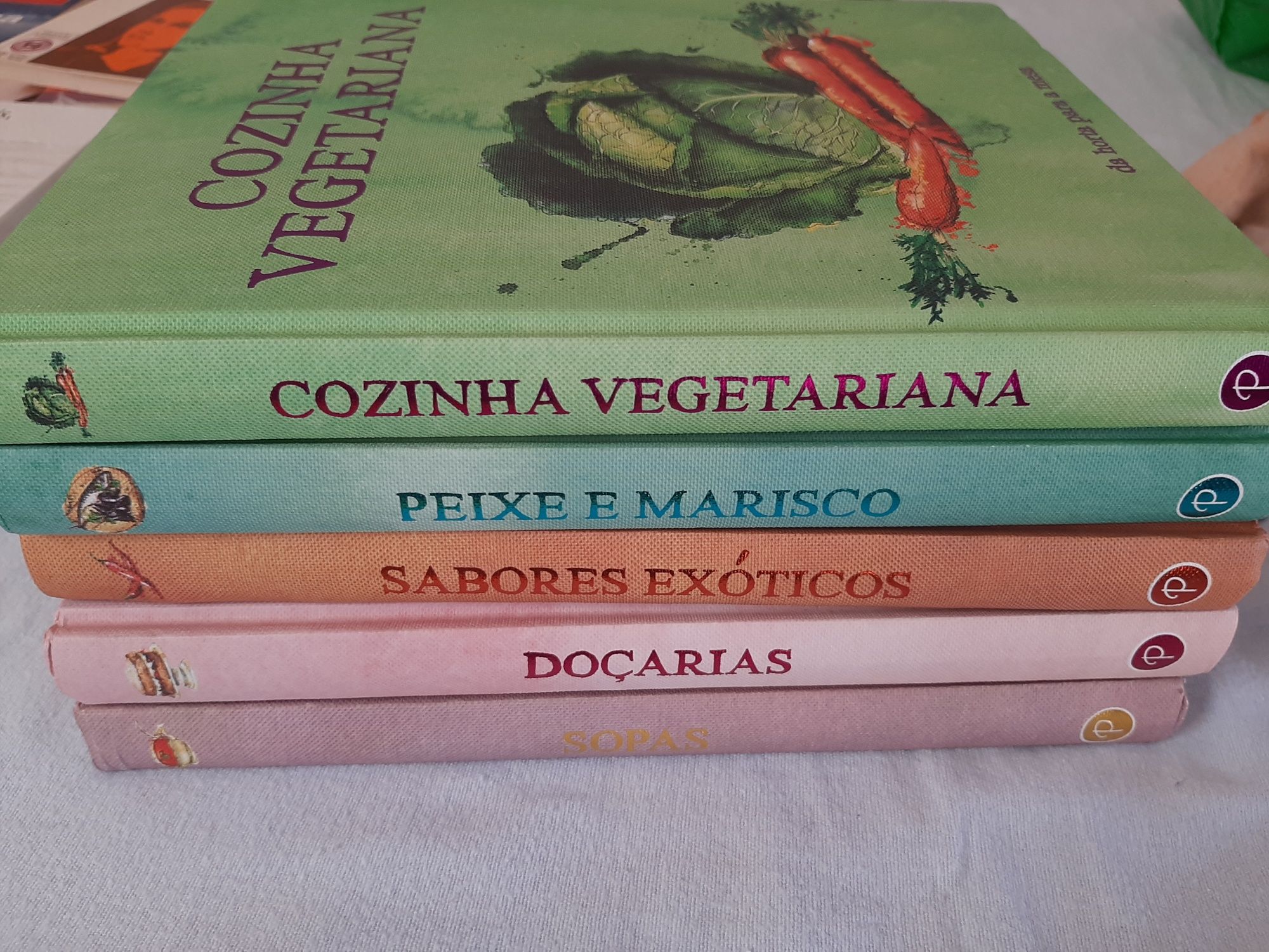 Vários livros de culinária