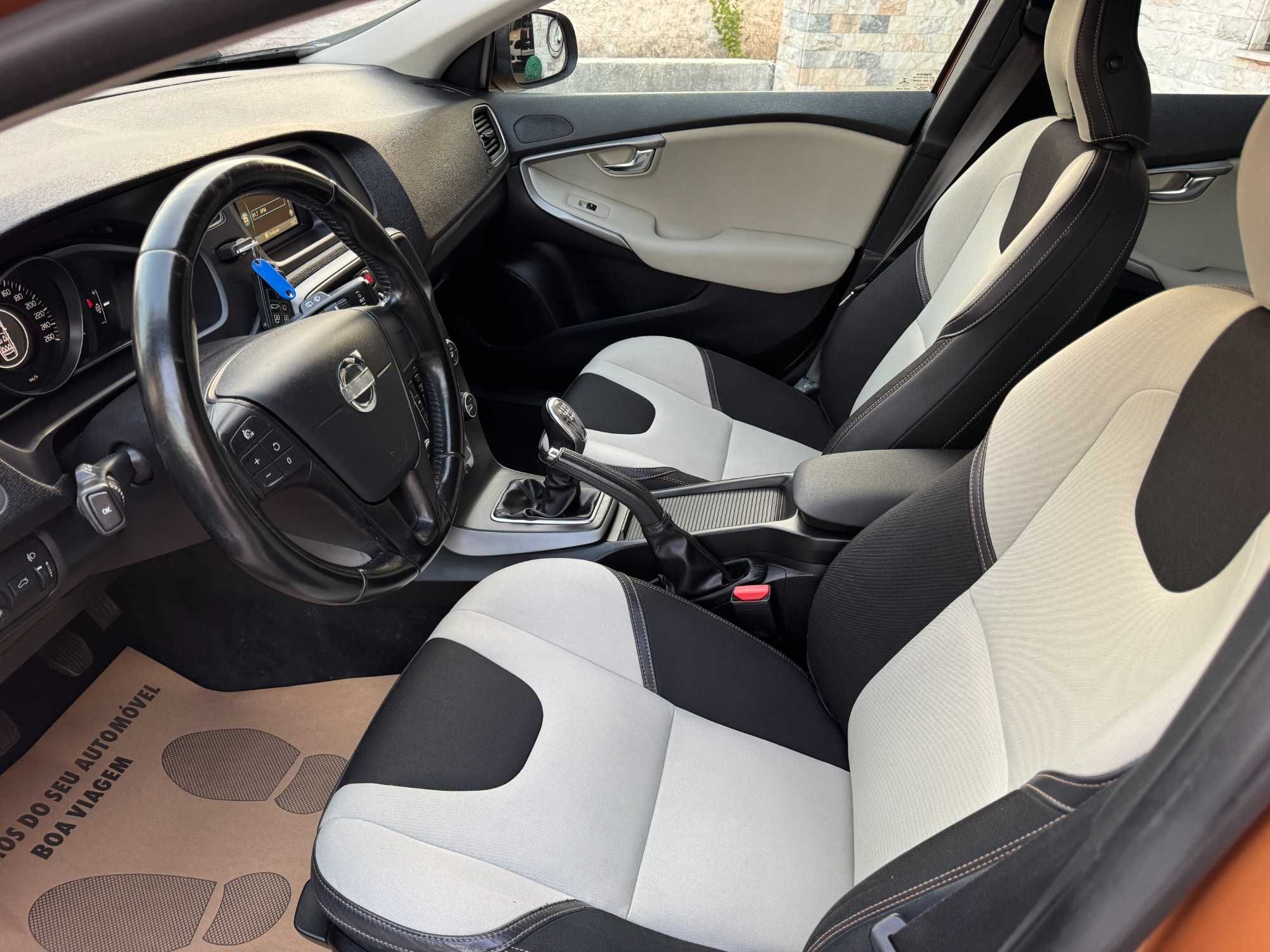 Volvo V40 Cross Country 1.6 D2 Momentum