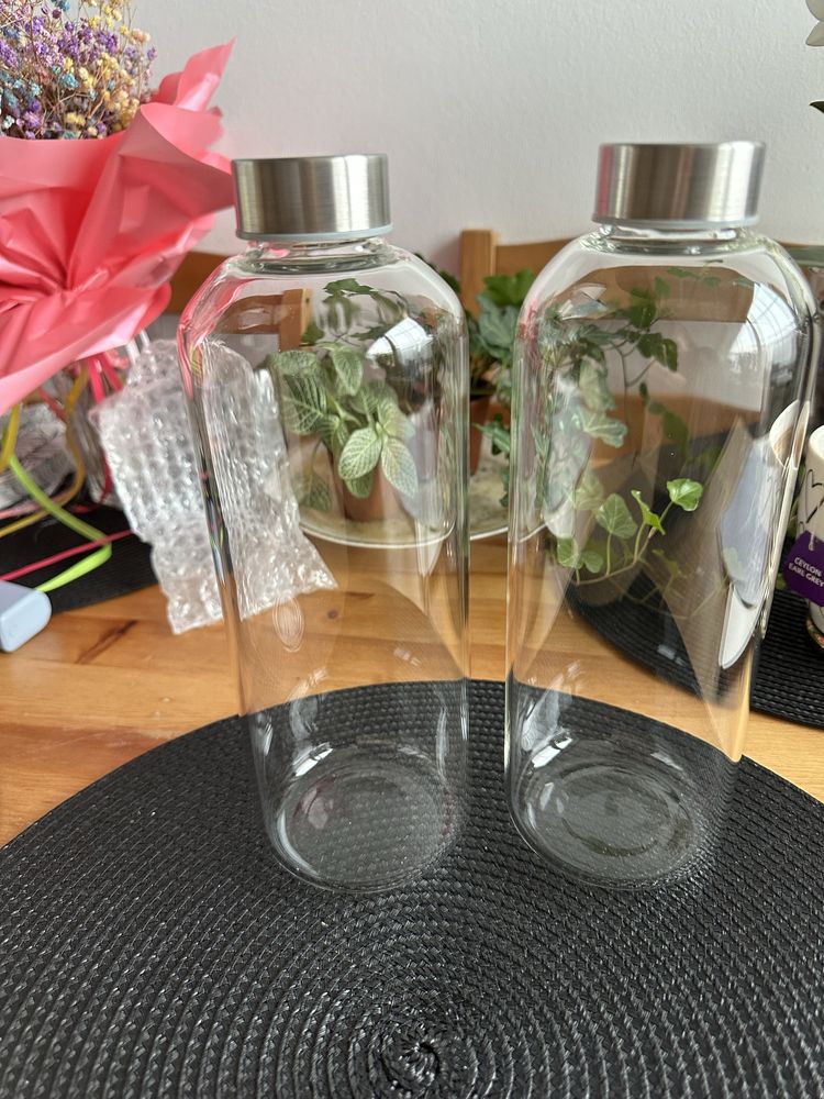 Szklana butelka na wodę o pojemności 0,5 l,