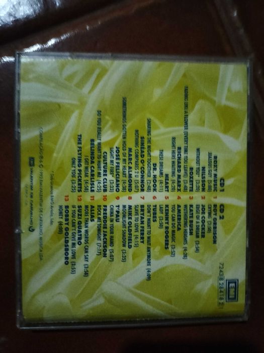 CD duplo Love Classics em ótimo estado