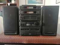 Rádio CD e cassetes AKAI + 2 colunas