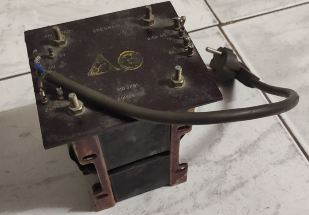 Milhares de componentes eletrónicos