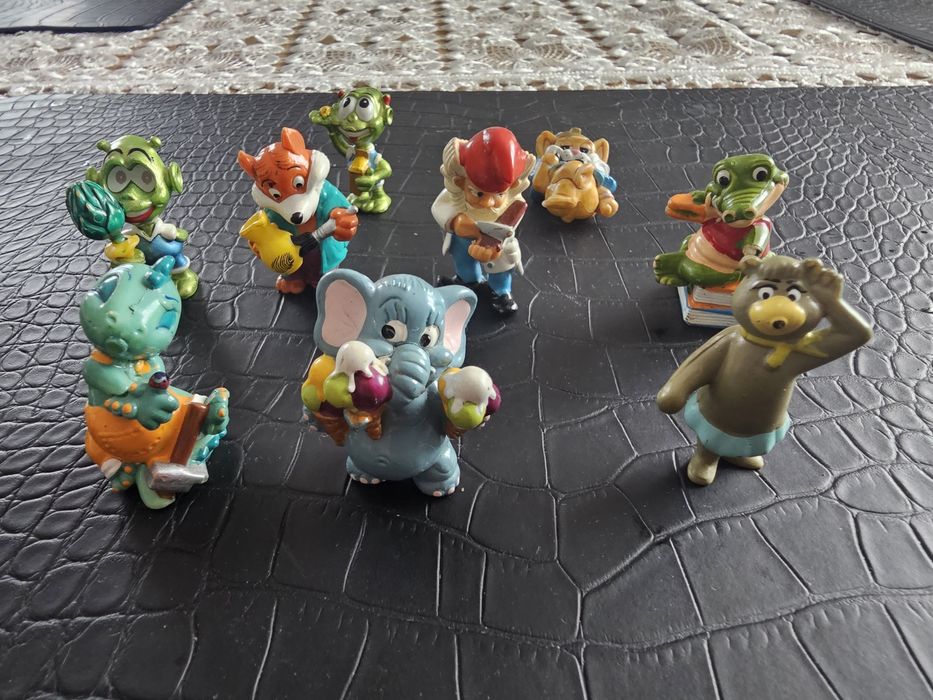 Kinder niespodzianka figurki kolekcjonerskie