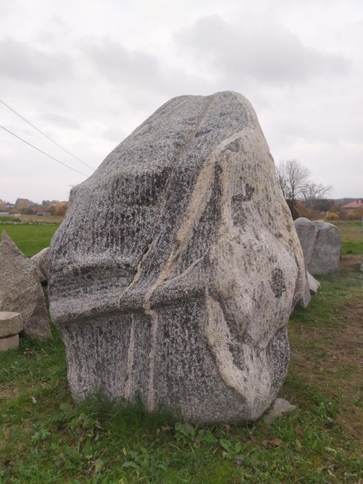 Kamienie polne na pomnik