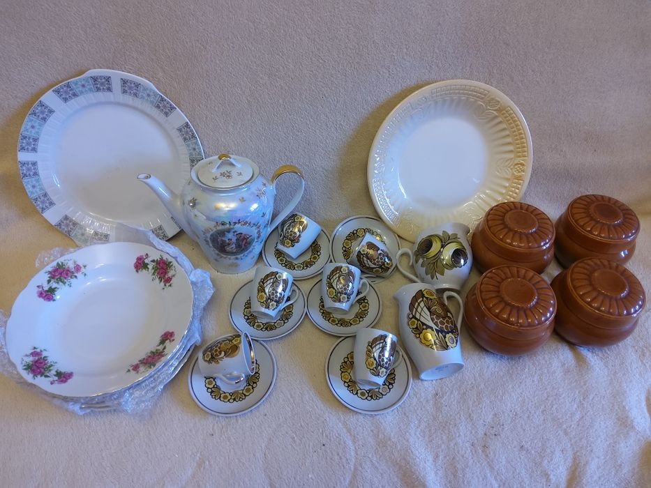 Посуда  тарелки ,чашки,молочники