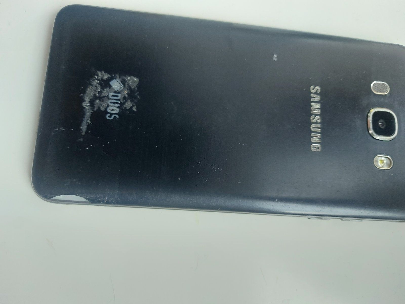 Телефон Samsung Galaxy J7 (2016)