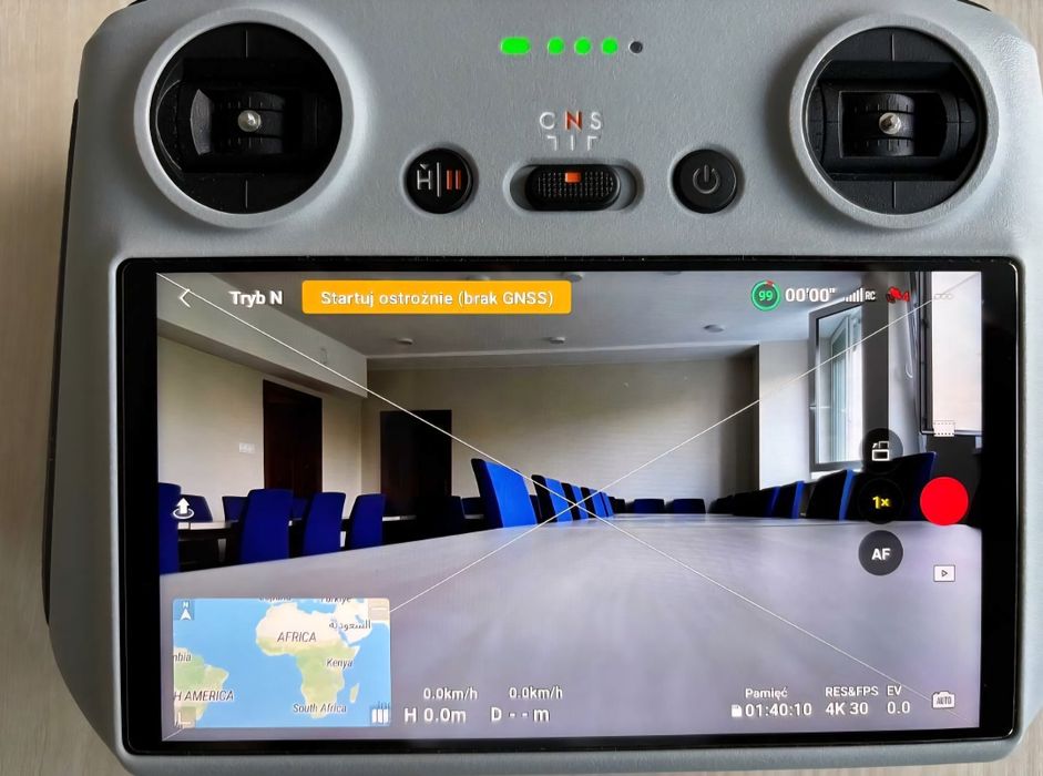 Dron DJi mini 3 z soczewkami, smyczką