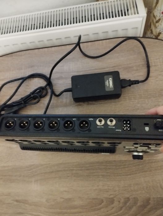 QSC touchmix8 мікшерний пульт.