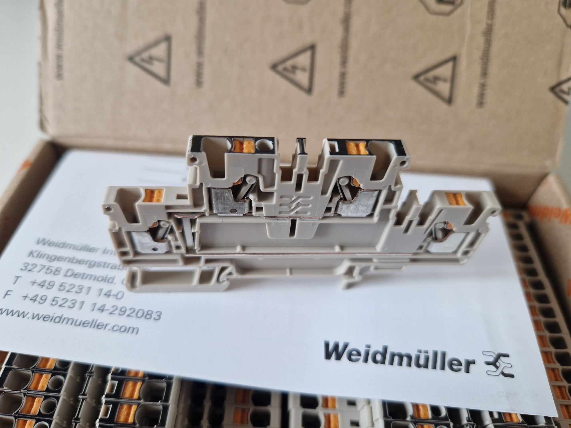 Złączka Weidmuller A2T 2.5VL 50szt