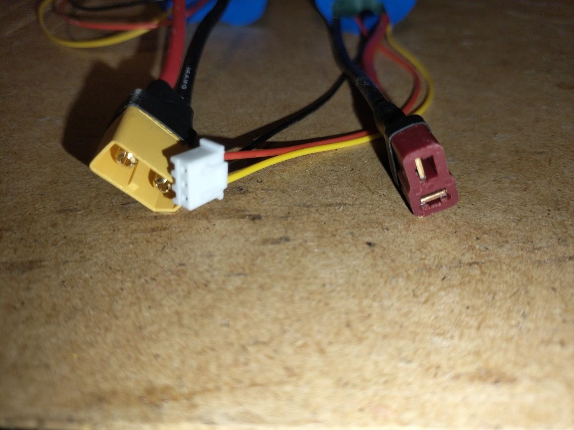 Ogniwa 2s 18650 każde ogniwo o pojemności 3000mah