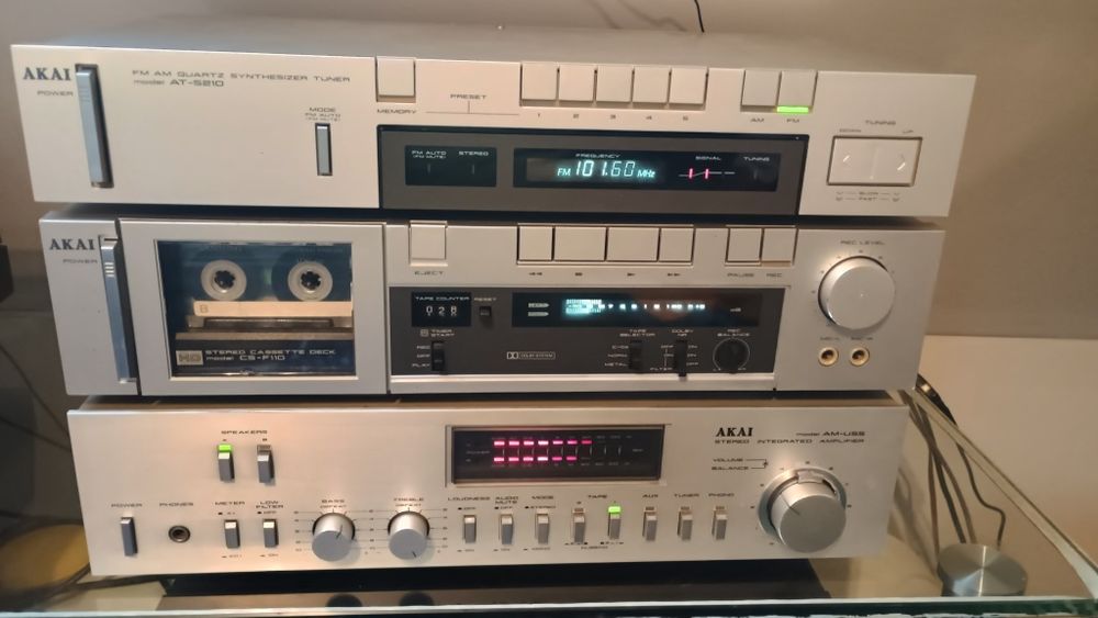 Wieża AKAI, wzmacniacz,tuner,magnetofon deck