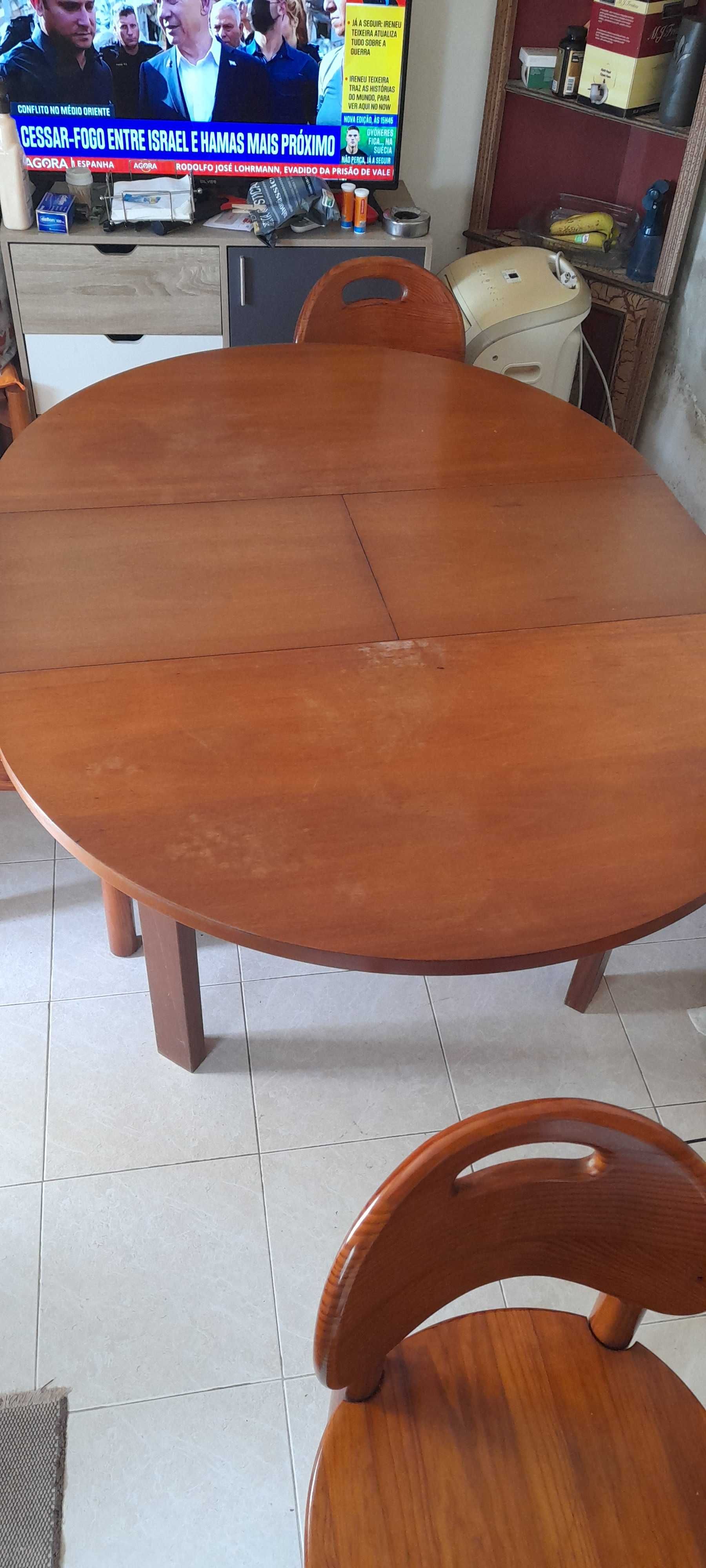 mesa de jantar com 6 cadeiras em madeira