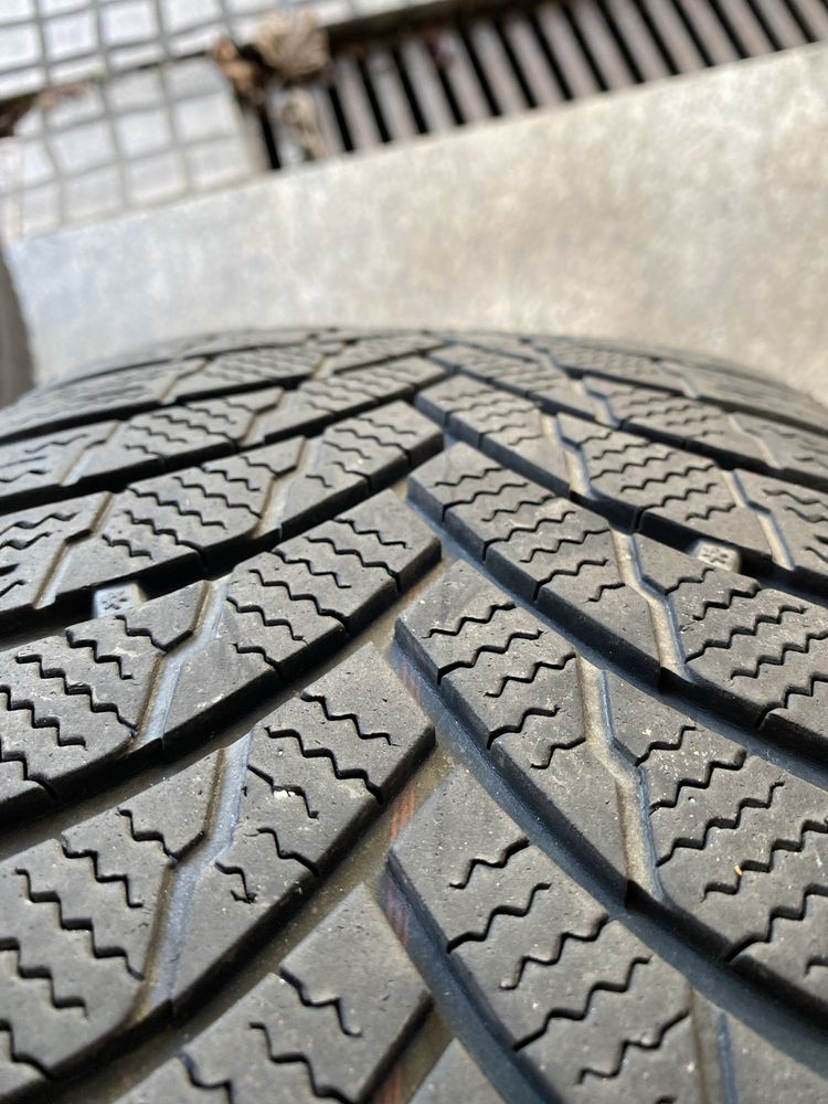 Vendo ou troco pneus de inverno 225/45R17