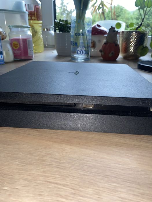PS4 Slim 500GB + pad | Stan bardzo dobry | Bez pudełka