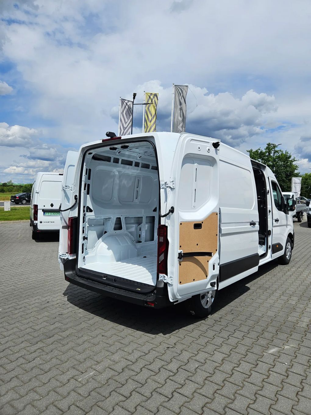 Renault Master Furgon L3H2 2.0dCi 130 KM  Dealer Renault Karlik Poznań dostępny od ręki, kamera, Carplay/Android