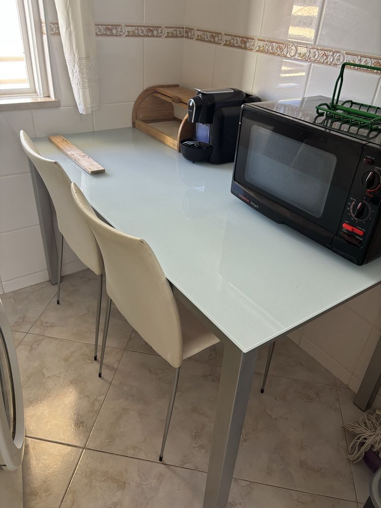 Mesa e cadeiras cozinha