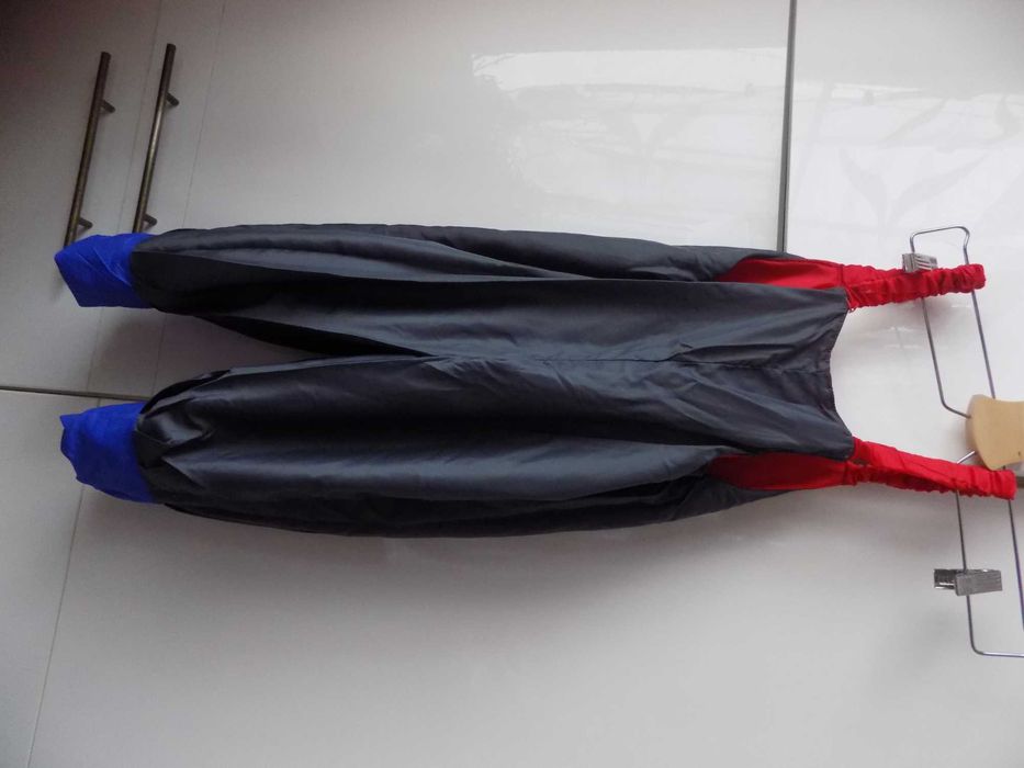 Urokliwe  spodnie wysokie na sanki  na szelkach  czerwone roz. 98