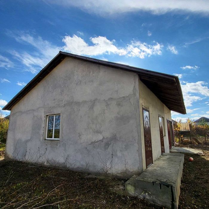 Продаж 2 поверхового будинку з літньою кухнею, гаражем та госп. приміщ