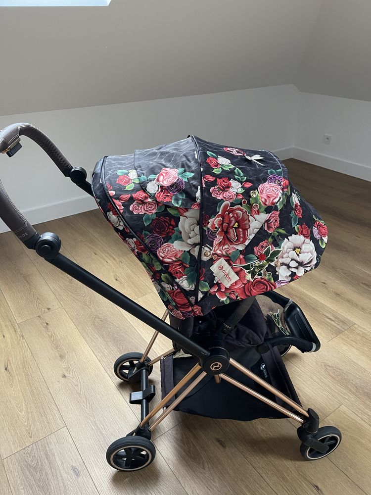 Spacerówka wózek Cybex Mios Dark Blossom rama rose gold