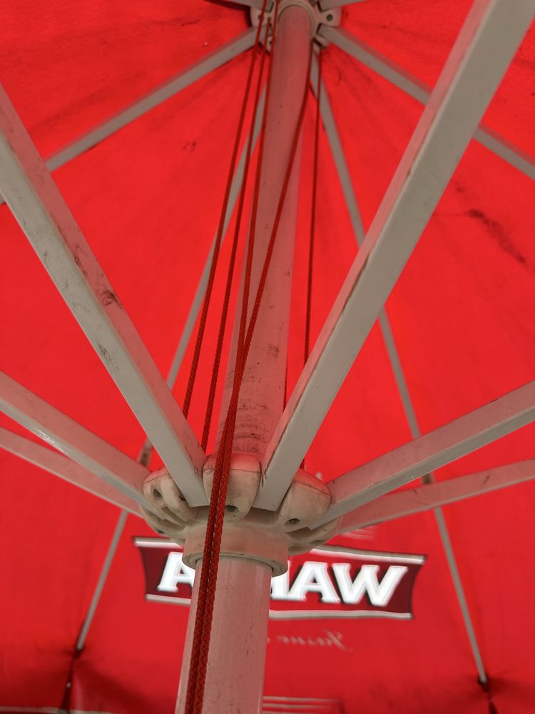 Parasol ogrodowy ze zdjecia z podstawą betonową. Duuzy srednica 4 m.