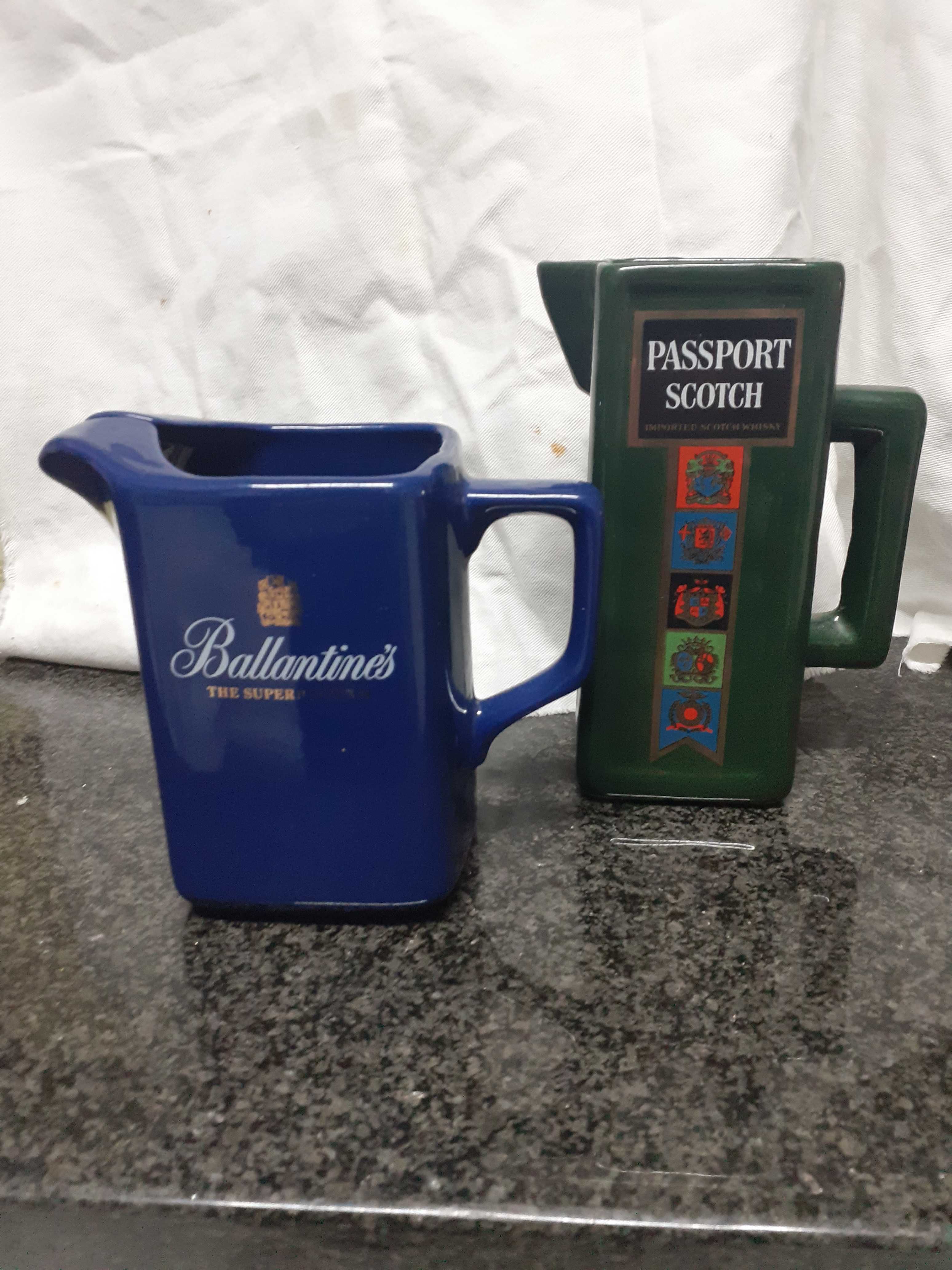 Vendo para desocupar 2 canecas com publicidade.