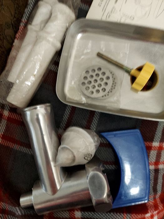 Продам електромясорубку Ranford